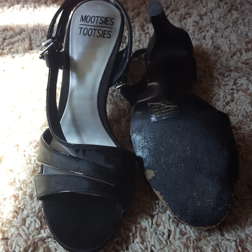 Shoe - Picture 3 of 3